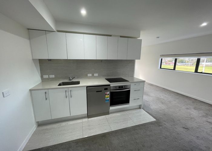  at 214/8 Gray Avenue, Mangere East, Auckland
