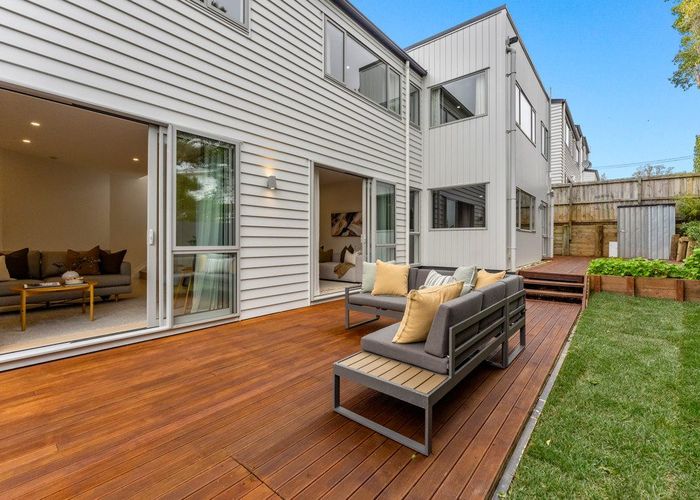  at 10B Rutherford Terrace, Meadowbank, Auckland