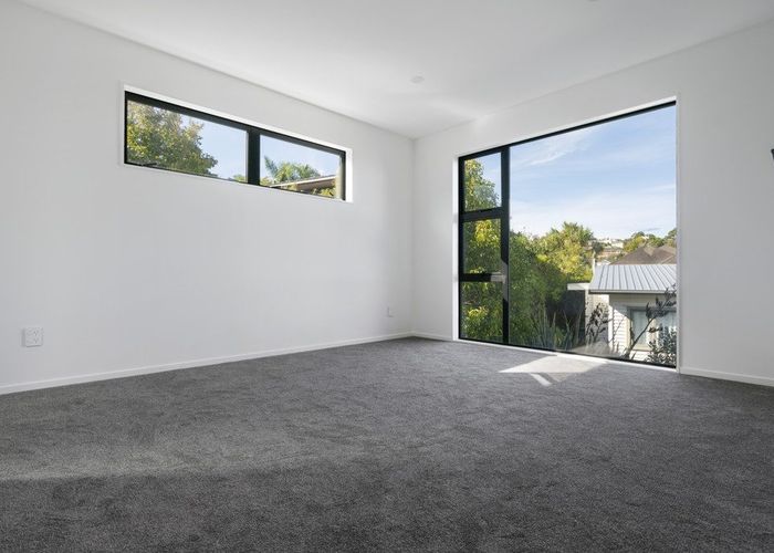  at 2/1 Montana Avenue, Murrays Bay, North Shore City, Auckland