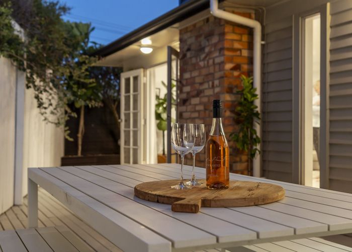  at 1 Felstead Street, Birkenhead, Auckland