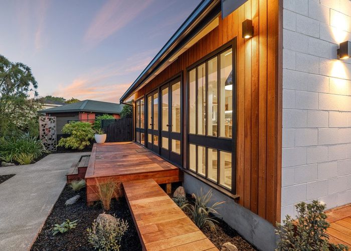  at 10 Esher Place, St. Martins, Christchurch City, Canterbury