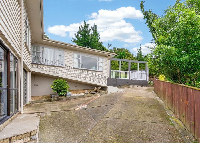  at 4 Main Road, Wainuiomata, Lower Hutt, Wellington