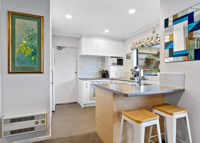  at 1 Mabian Crescent, Deanwell, Hamilton