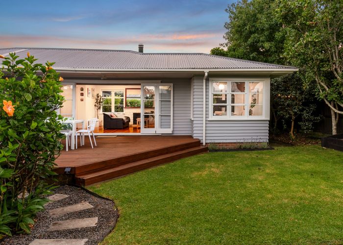  at 1A Rixon Place, Te Atatu Peninsula, Waitakere City, Auckland