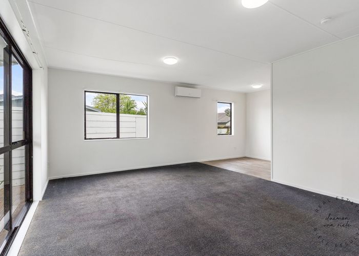  at 2/90 Shifnal Drive, Randwick Park, Manukau City, Auckland