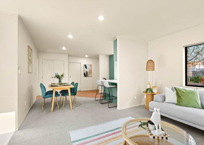  at 27  Kona Crescent, Henderson, Waitakere City, Auckland