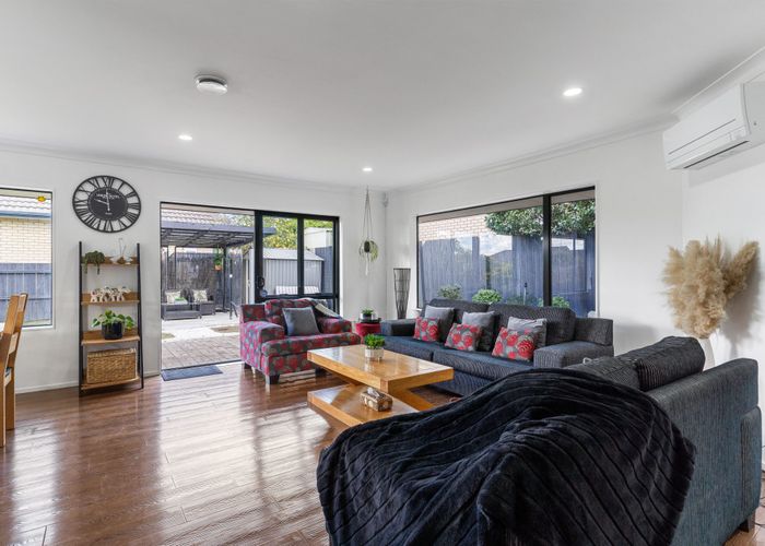  at 2/21 Stratford Road, Alfriston, Manukau City, Auckland