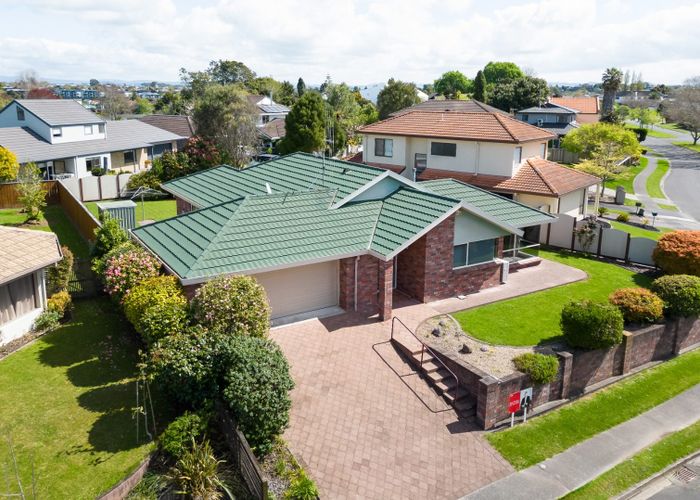  at 2 Longwood Place, Harrowfield, Hamilton