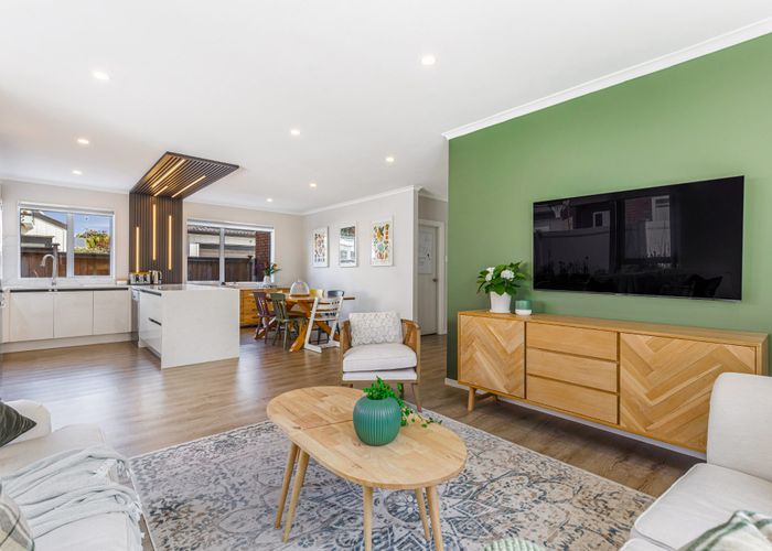  at 5 Dawnhaven Drive, Te Atatu Peninsula, Auckland