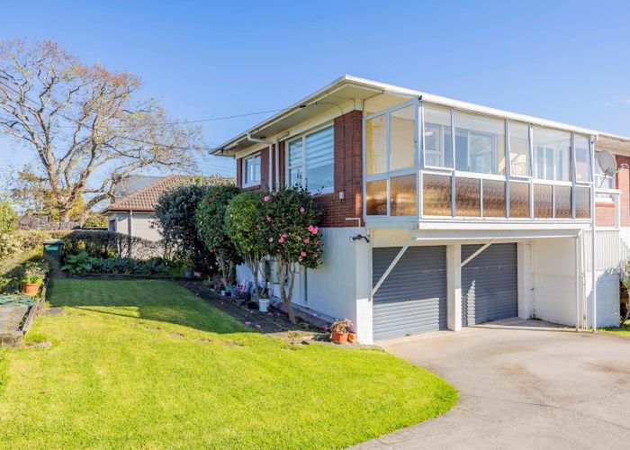  at 1/7 Eversleigh Road, Belmont, Auckland