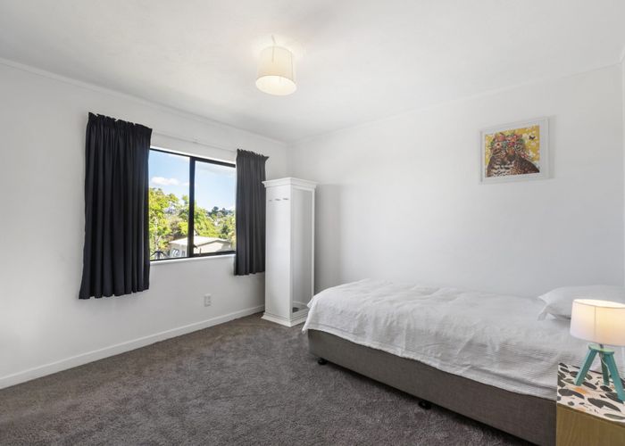  at 1/10 Atlantis Place, Tōtara Vale, Auckland