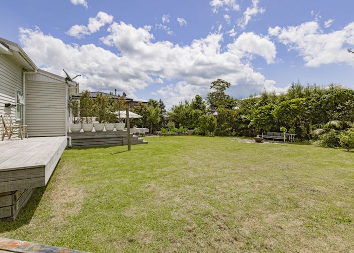 Free property data for 9 Banks Road, Kawakawa Bay homes.co.nz