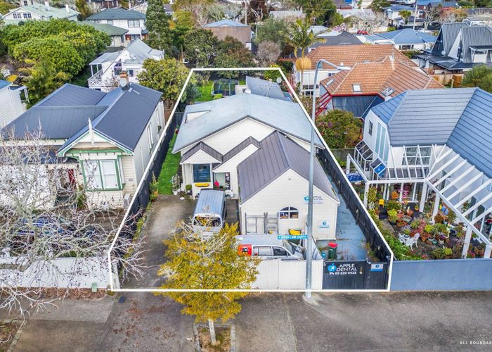  at 32 Green Lane East, Remuera, Auckland