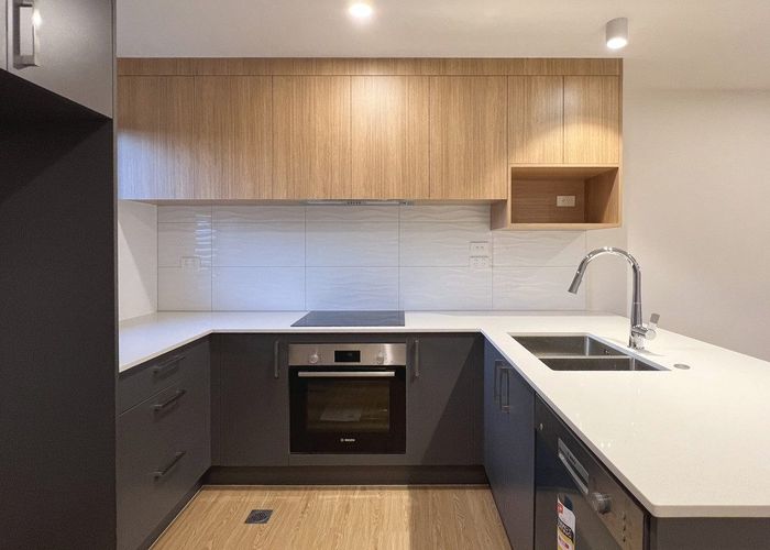  at 4/17 Rewarewa Road, Te Atatu Peninsula, Auckland
