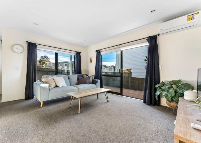  at 164 Barrack Road, Mt Wellington, Auckland