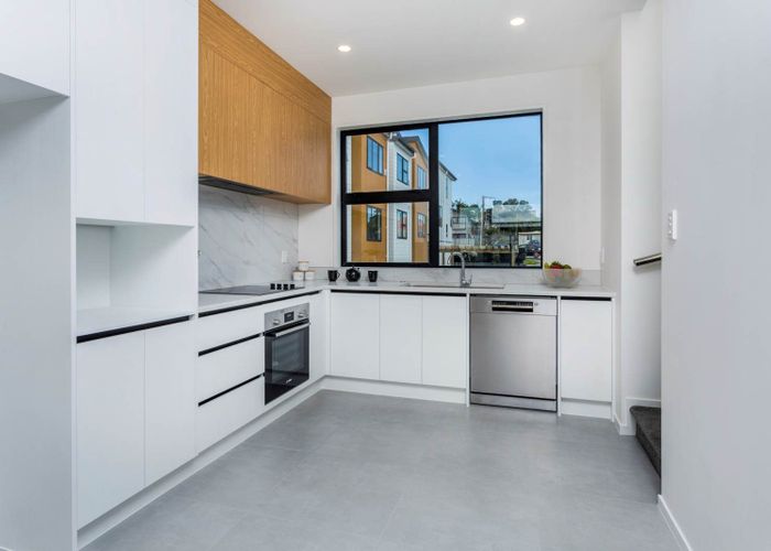  at 9/28 Lavelle Road, Henderson, Waitakere City, Auckland