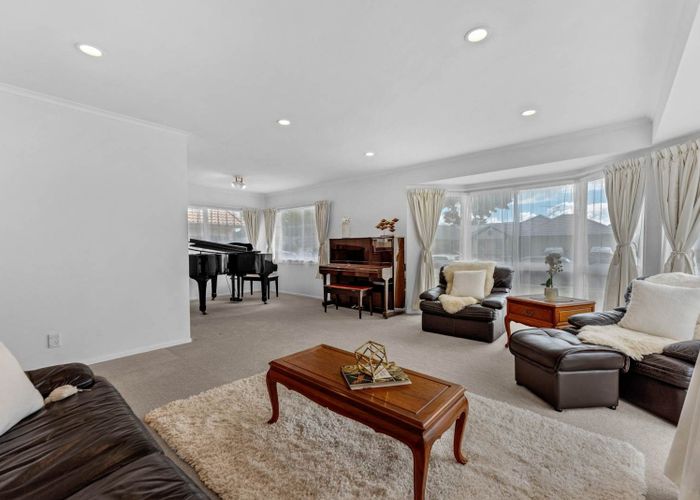  at 8 Headcorn Place, Botany Downs, Manukau City, Auckland