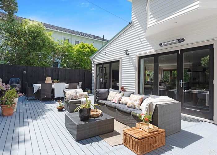  at 32 Homewood Crescent, Karori, Wellington