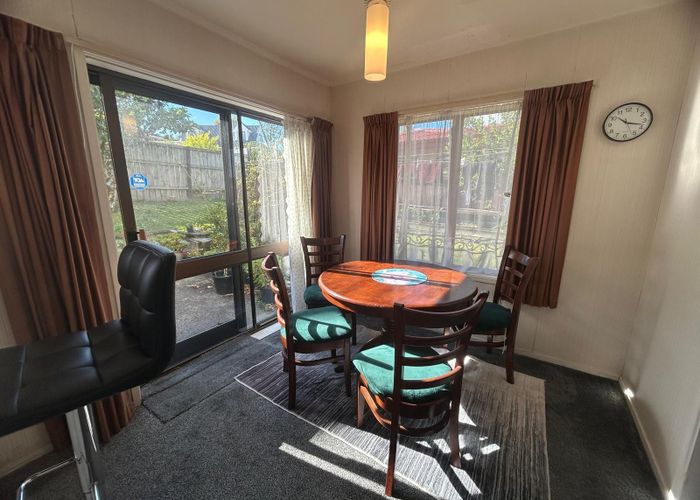  at 2/2 Photinia Place, Botany Downs, Manukau City, Auckland