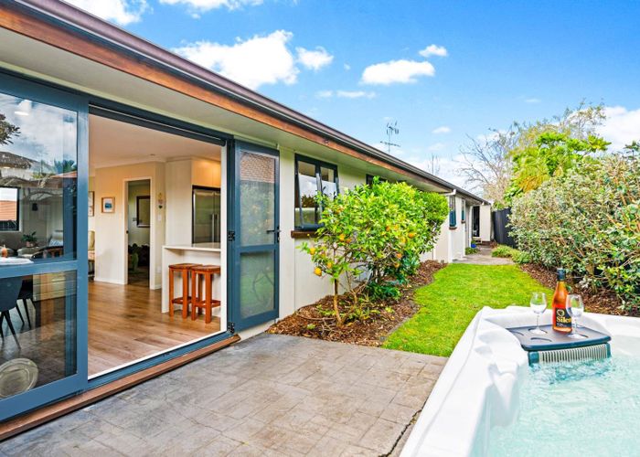  at 8 Wentworth Park, Albany, North Shore City, Auckland