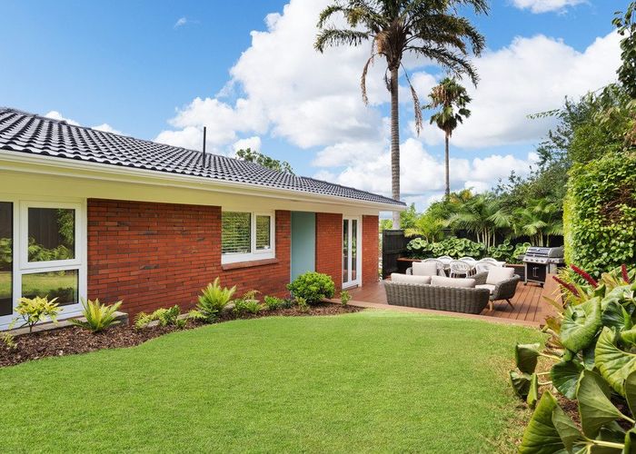  at 2/15 Archdall Street, Meadowbank, Auckland