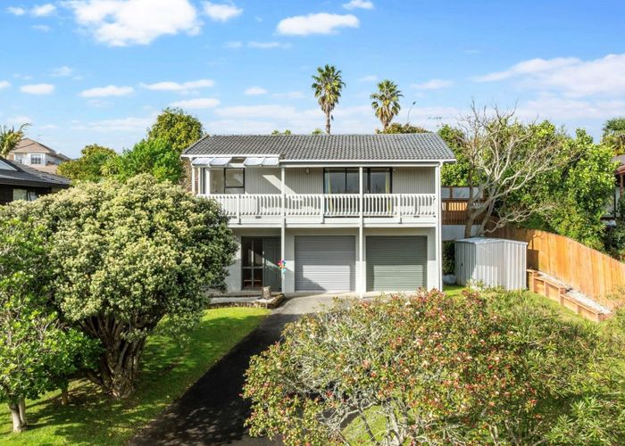  at 10 Photinia Place, Botany Downs, Manukau City, Auckland