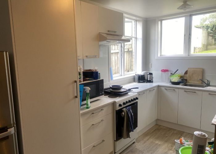  at 20 Taipari Road, Te Atatu Peninsula, Auckland