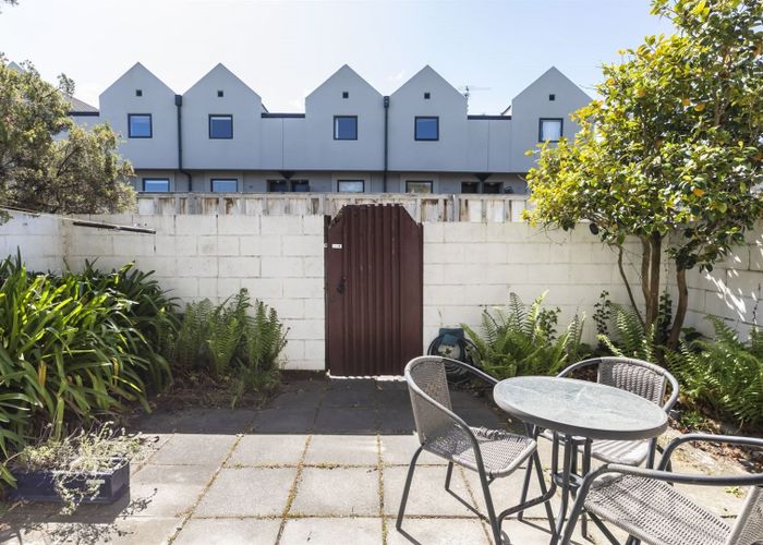  at 2/25 Winchester Street, Merivale, Christchurch