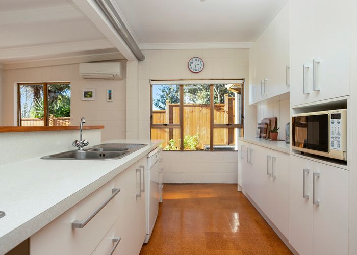  at 38 Moore Street, Hillcrest, Auckland