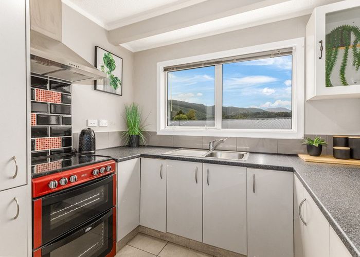  at 16 Crystal Grove, Birchville, Upper Hutt, Wellington