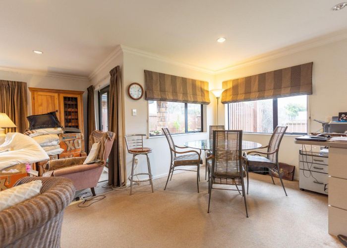  at 215 Park Road, Hokowhitu, Palmerston North, Manawatu / Whanganui