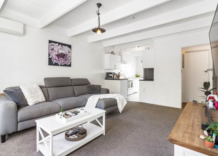  at 2/86 Divich Avenue, Te Atatu South, Auckland