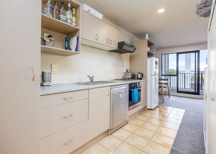  at 3Y/1 Wadier Place, Henderson, Waitakere City, Auckland