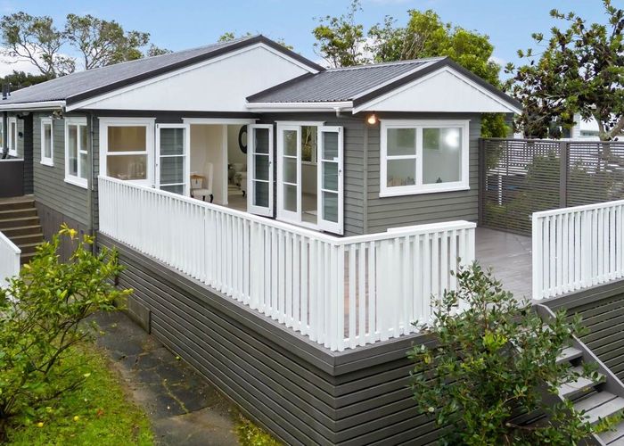  at 2/1 Stanley Road, Glenfield, Auckland
