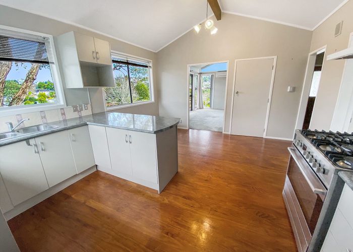  at 8 Bentley Avenue, Glenfield, North Shore City, Auckland