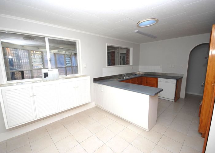  at 2/24 Exeter, Unsworth Heights, North Shore City, Auckland