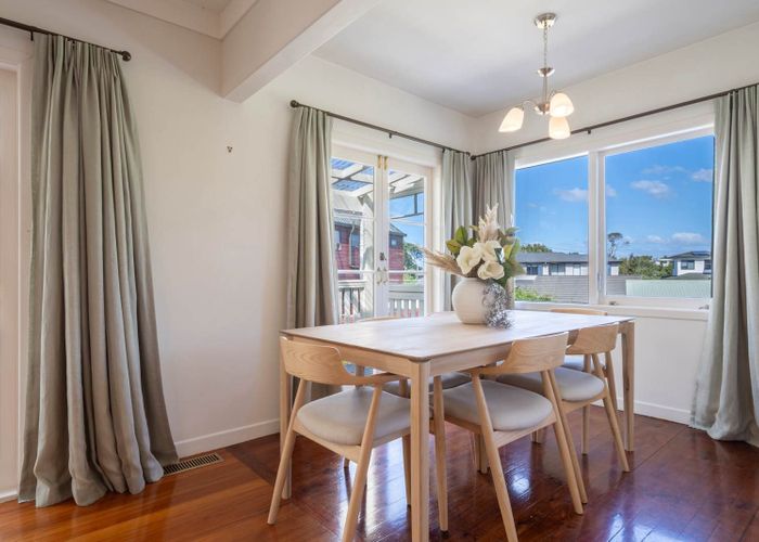  at 272 Beach Road, Campbells Bay, North Shore City, Auckland