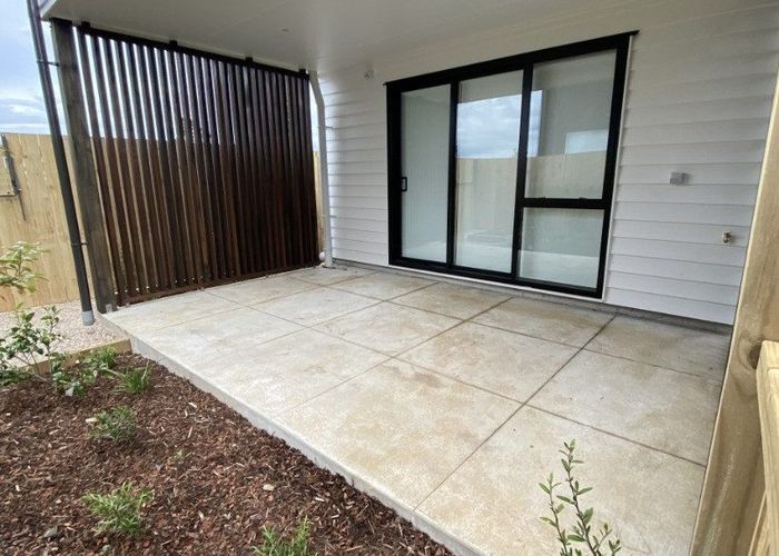  at 2/5 Brandon Road, Glen Eden, Waitakere City, Auckland