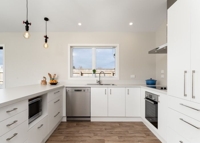  at 17 Mill Grove, Clareville, Carterton