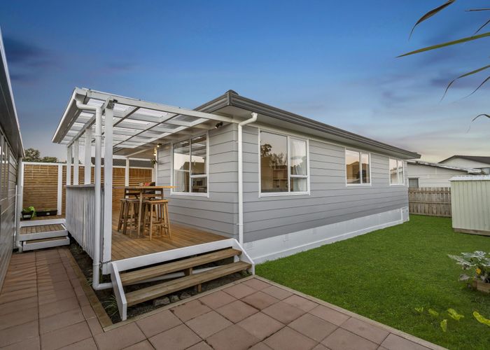  at 2/212 Waitemata Drive, Ranui, Waitakere City, Auckland