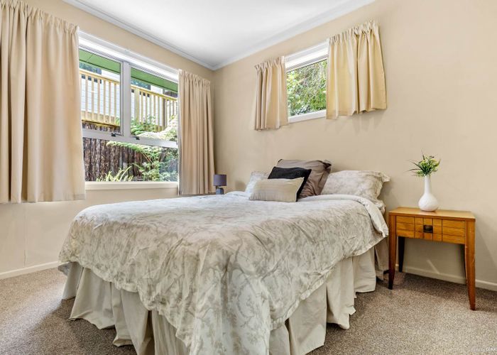  at 21 Brunton Place, Glenfield, Auckland