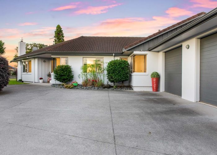  at 5 Moss Crescent, Takanini