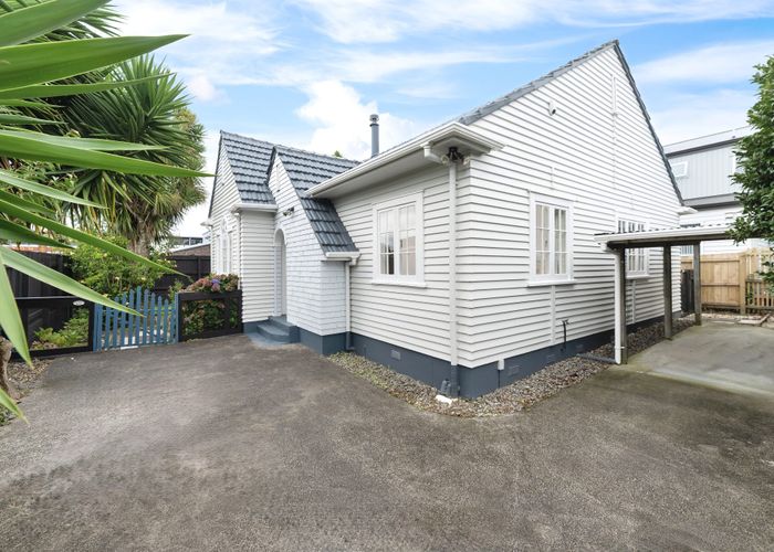  at 1/18 Edwards Avenue, Henderson, Waitakere City, Auckland
