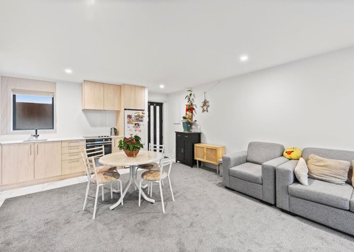  at 6/83 Vodanovich Road, Te Atatu South, Auckland