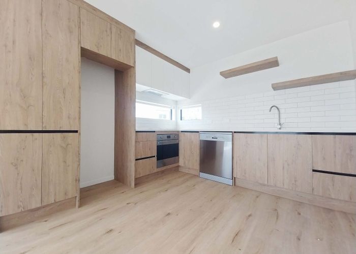  at 8/264 Rangatira Road, Beach Haven, Auckland