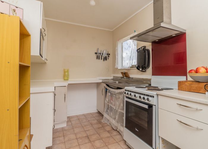  at 2/14 Hatherley Place, Clendon Park, Auckland