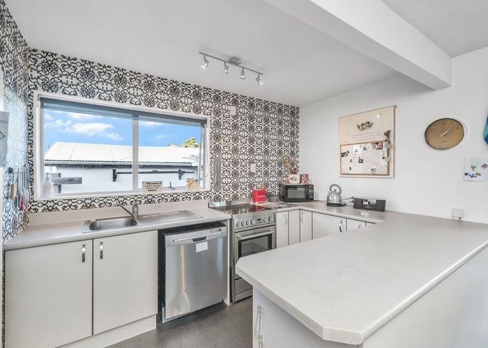  at 2/20 Penwood Street, Russley, Christchurch City, Canterbury