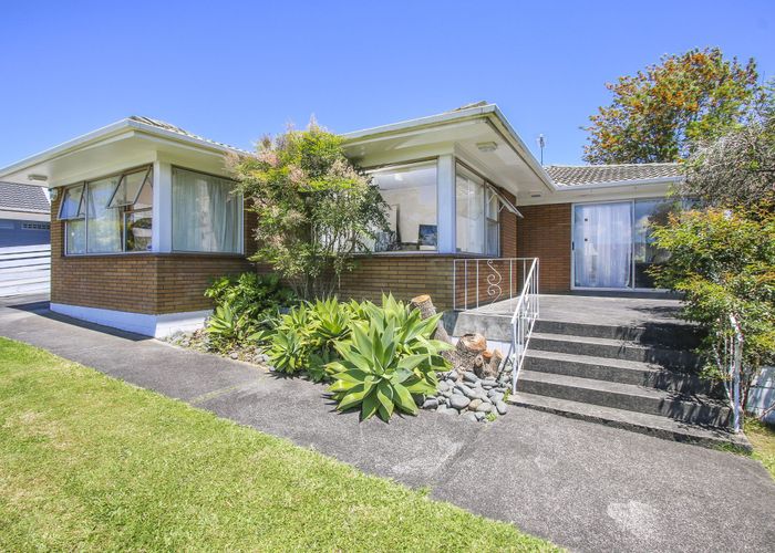  at 98 Glenmore Road, Sunnyhills, Auckland