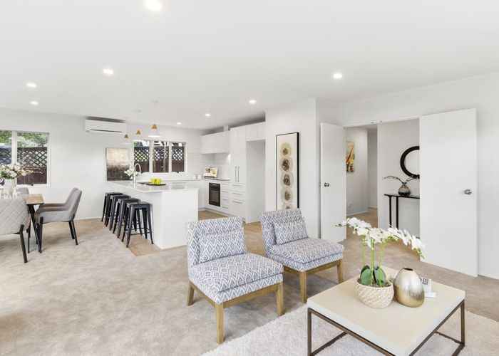  at 2/893 Beach Road, Waiake, Auckland
