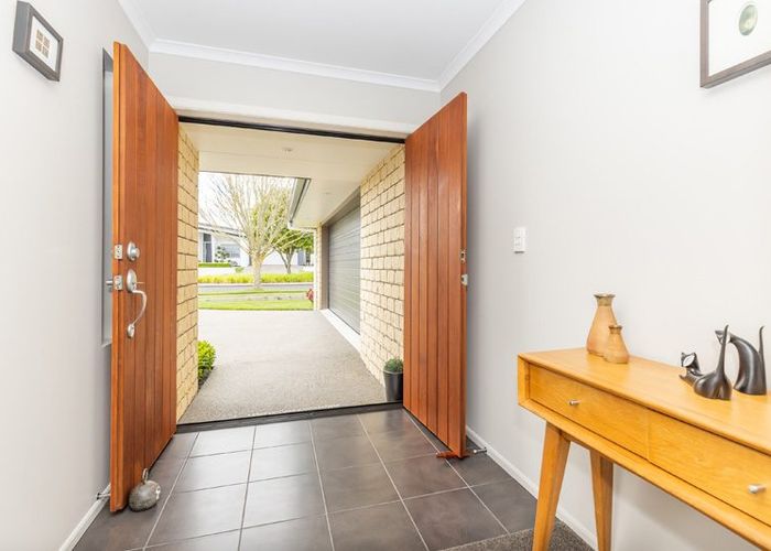  at 8 Compton Grove, Huntington, Hamilton, Waikato